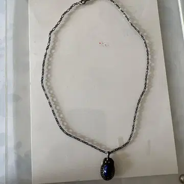 조지 젠슨의 1992년 이어 펜던트, 라피스 라줄리 사용