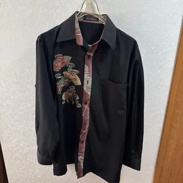 MCBELL 블랙 자수 셔츠
