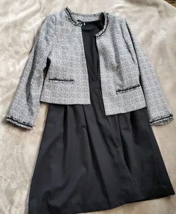 블랙 플레어 원피스 트위드 수트