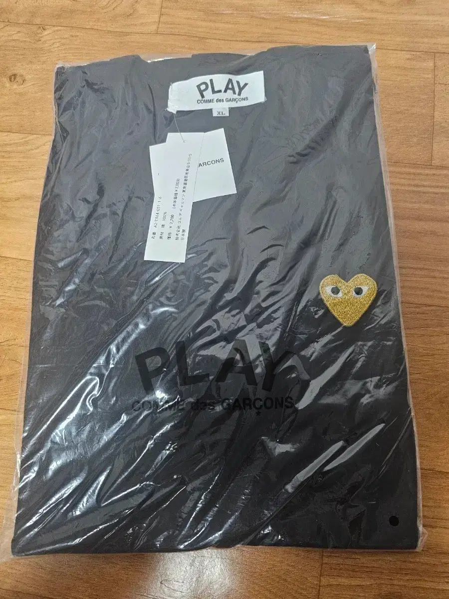 Comme des Garçons Play Black Sleeve XL Gold Emblem