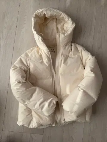 UNIQLO 후드 부착 다운 자켓 M 사이즈 크림색