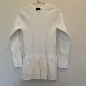 스콧 클럽 화이트 니트 긴팔