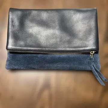 가죽과 스웨이드 클러치백