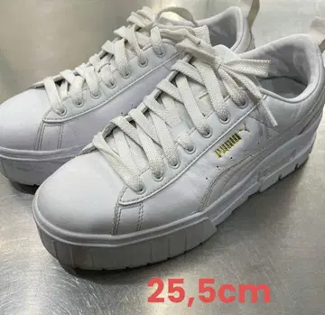 PUMA 화이트 스니커즈 25.5cm