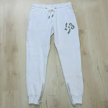 새상품급 1PIU1UGUALE3 RELAX 스웨트 팬츠 화이트 스톤