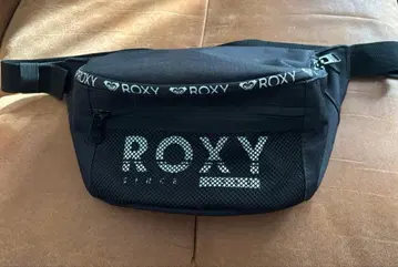 ROXY 바디백 블랙 메쉬 포켓 부착