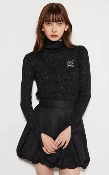 [ 새상품 ] rienda 라메 루즈 하이넥 워셔블 니트탑