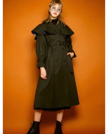 Candy stripper 성숙한 트렌치 코트