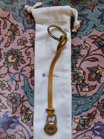 로로 피아나 참 키링