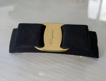 [ Ferragamo ] 네이비 리본 머리핀