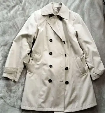 베이지 트렌치코트