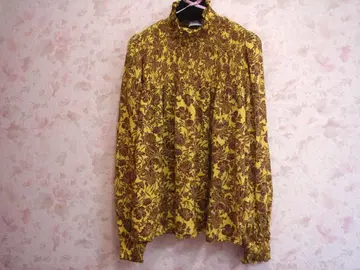 로데비에 하이넥 셔링 블라우스 정가 44,400엔