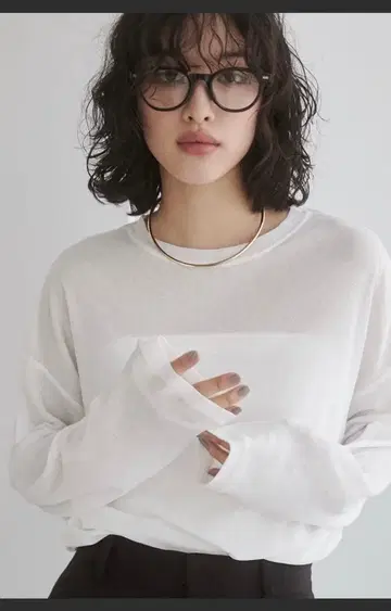 [새상품] ANGIE 슬라브 시어 탑 화이트 긴팔 상의 F 사이즈