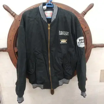 REAI TASTE BE-HOT 블랙 점퍼 휠라 로고