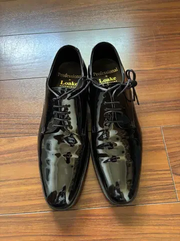 Loake bow shoes 로크 에나멜 신발 ( 박스 포함 )