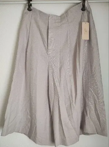 [ 미사용 택 포함! 무료 익명 배송 ] 로즈 티아라 베이지 큐롯