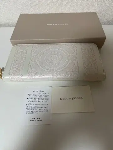 pacca pacca 화이트 장지갑