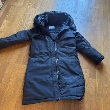 블랙 후드 부착 다운 자켓