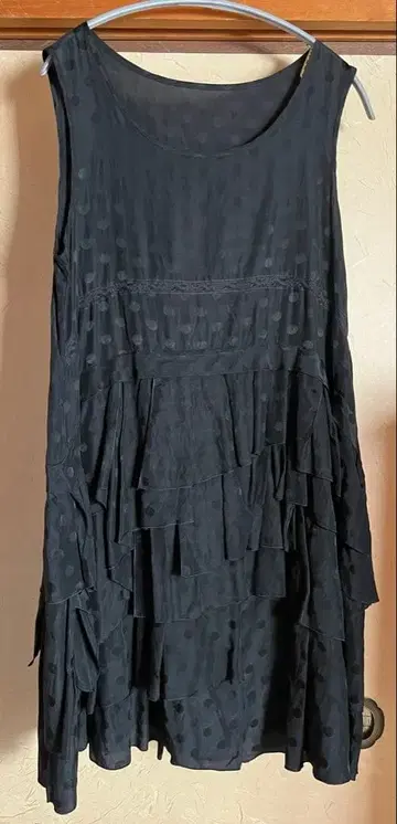 토쿠코 블랙 도트 튜닉