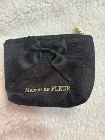 Maison de FLEUR 블랙 파우치