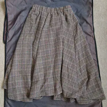 anyFAM 체크 무늬 플레어 스커트 W62~66