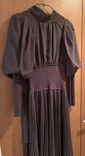 SNIDEL 브라운 플리츠 드레스 리본