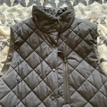 여유로운 공간 쿠리하라 하루미 퀼팅 롱 베스트 블랙 프리 사이즈