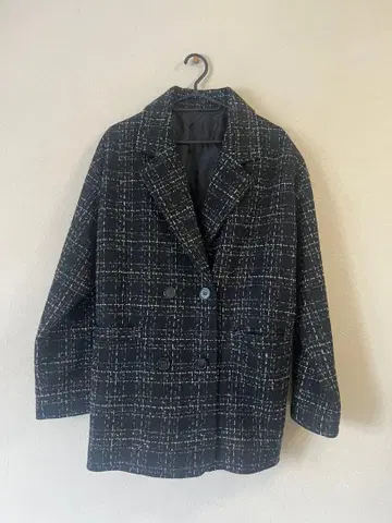 라메 트위드 미들 기장 코트