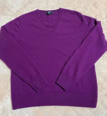 캐시미어 보라색 V넥 긴팔 스웨터