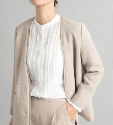 프론트 프릴 스탠드 칼라 블라우스