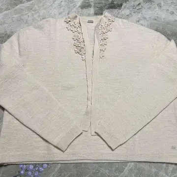 45R 알르 니트의 플라워 모티브 스웨터