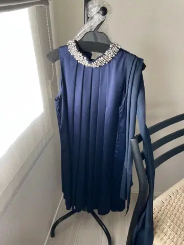 새상품급 JUSGLITTY 네이비 플리츠 드레스 비쥬 포함