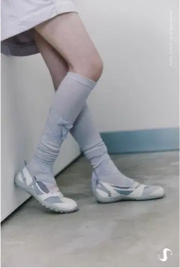 OJOS 스트랩 엠보싱 토 슈즈