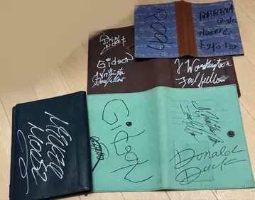 디즈니 캐릭터 사인 포함 수첩 커버