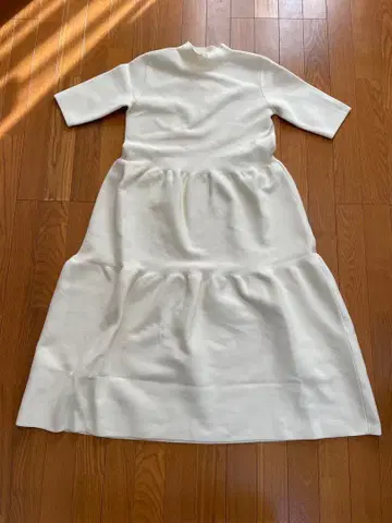 에피데믹 티어드 니트 원피스