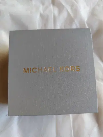 마이클코어스 목걸이