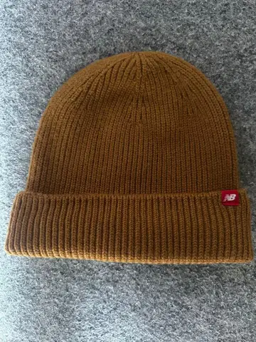 뉴발란스 브라운 니트 모자