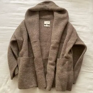 로렌 마누지안 쇼트 후디 두두미에 클래스 가운