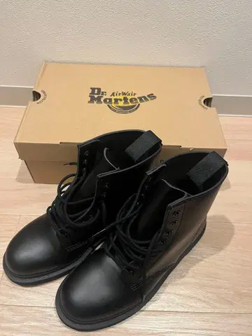 닥터 마틴 블랙 워크 부츠