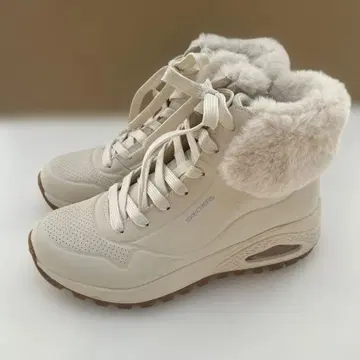 [ 새상품 ] Skechers 퍼 포함 하이컷 스니커즈