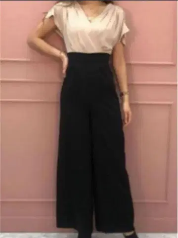 베이지와 블랙 하이웨스트 올인원