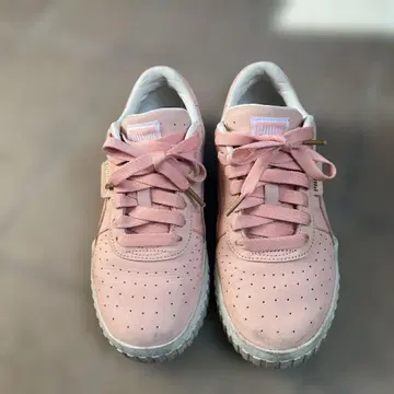 Puma 핑크 스웨이드 스니커즈