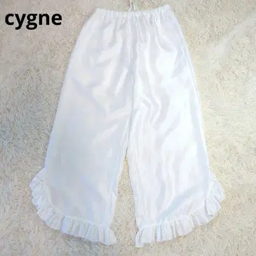 cygne. 시뉴 밑단 프릴 커브 팬츠 순백 프리 사이즈