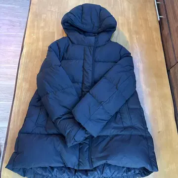 새상품급 유니클로 후드 부착 블랙 다운 자켓