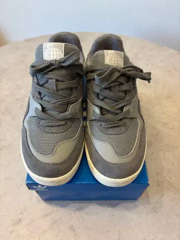 LAST RESORT AB ' CM002 GREY / WHITE