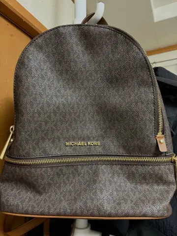 MICHAEL KORS 브라운 백팩