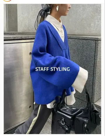 AIC 블루 V넥 스웨터 프리 사이즈