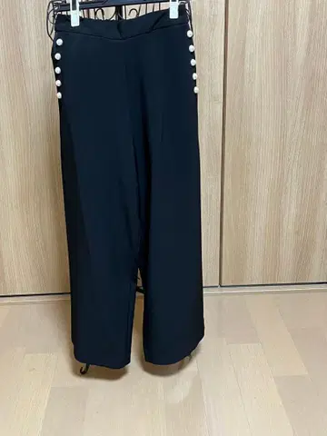 블랙 펄 버튼 와이드 팬츠