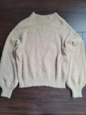 Chez toi 베이지 긴팔 스웨터