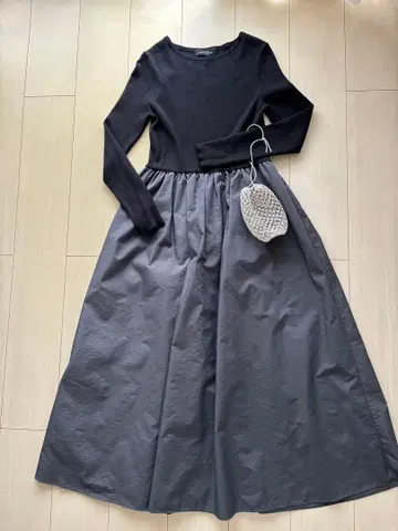 블랙 니트 x 그레이 긴팔 플레어 원피스